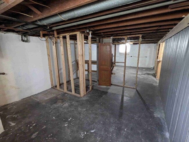 Building Photo - 256 Parkway Dr