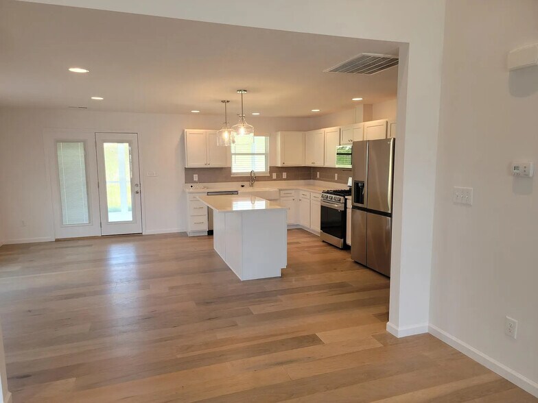 Building Photo - 7703 Mossy Landing Ln