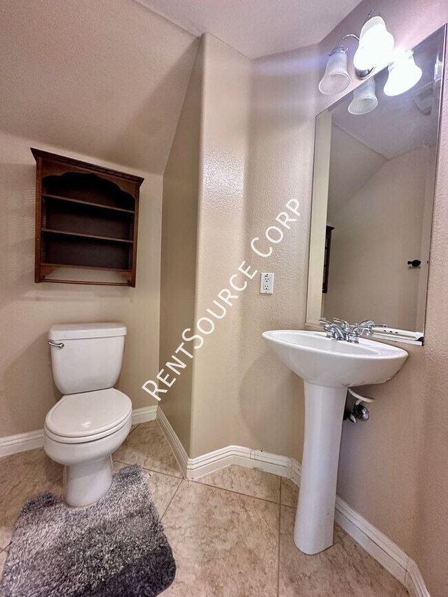 Building Photo - 5053 Woodbridge Ln