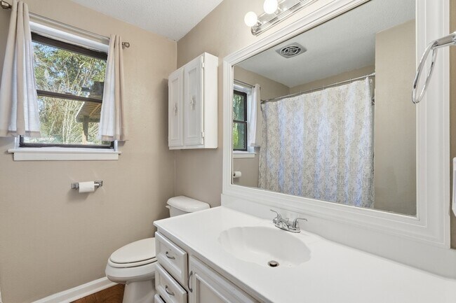 Building Photo - 2222 Bacon Park Dr