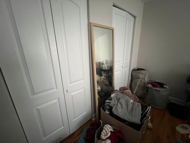 Building Photo - Ravenswood Renovated One Bedroom