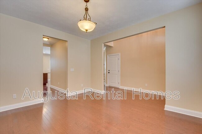 Building Photo - 1036 Lancaster Way