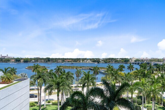 Building Photo - 529 S Flagler Dr