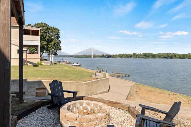 Building Photo - 301 S Front St