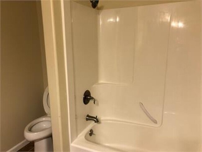 Building Photo - 3 Bedroom 2.5 Bath Townhome behind Costco!
