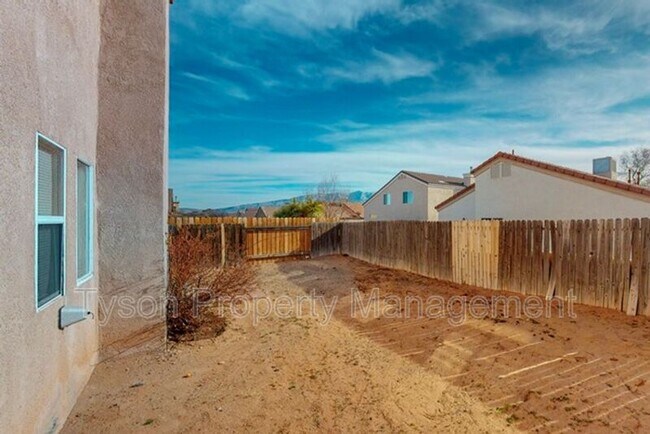 Building Photo - 7124 Labrador Dr NE