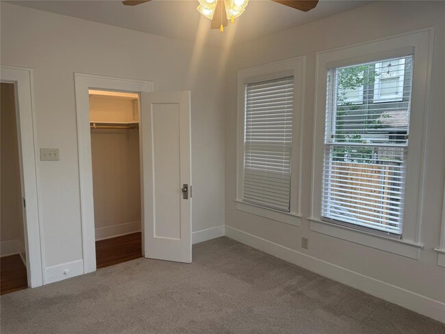 Building Photo - 2842 Shoal Crest Ave