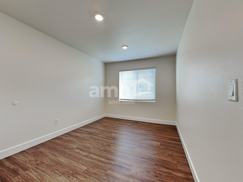 Building Photo - 19211 15th Ave Ct E