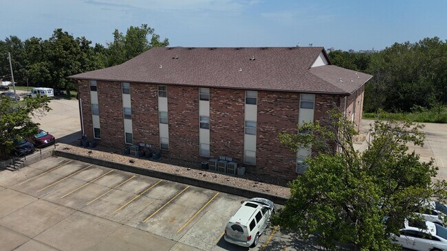 Building Photo - 907 Southwest Blvd