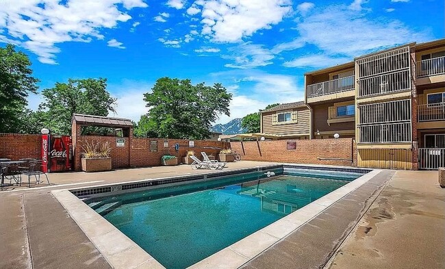 Building Photo - BEAUTIFUL One Bed on Madison Ave, Close to Campus! Corner Unit