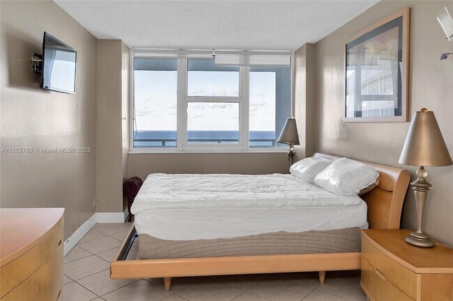 Building Photo - 2030 S Ocean Dr