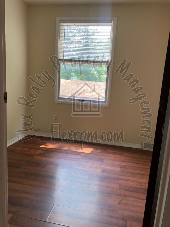 Building Photo - New on The Market....drive by today to take a look!!