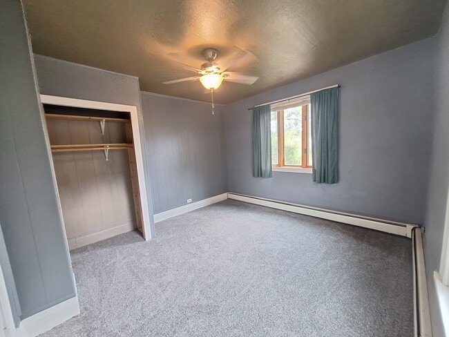 Building Photo - AVAILABLE JUNE - Billings Park Upper Duplex