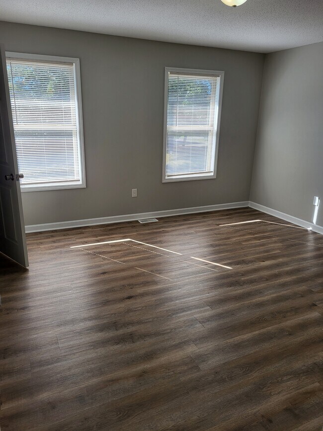 Building Photo - 154 Spring Cir Dr