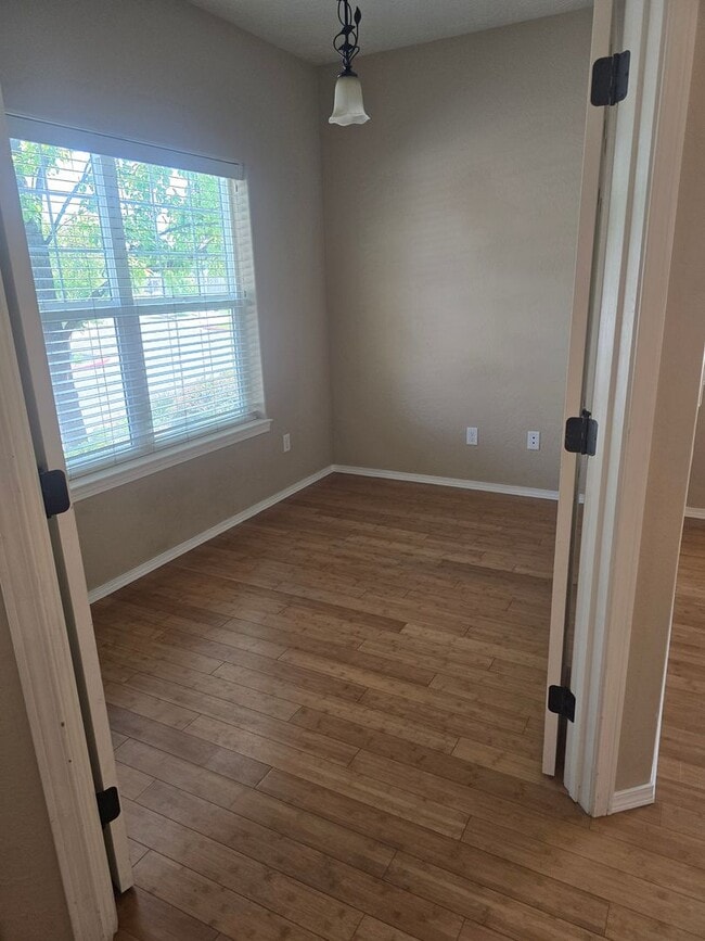 Building Photo - 3 Bedroom 2.5 Bath in Talent