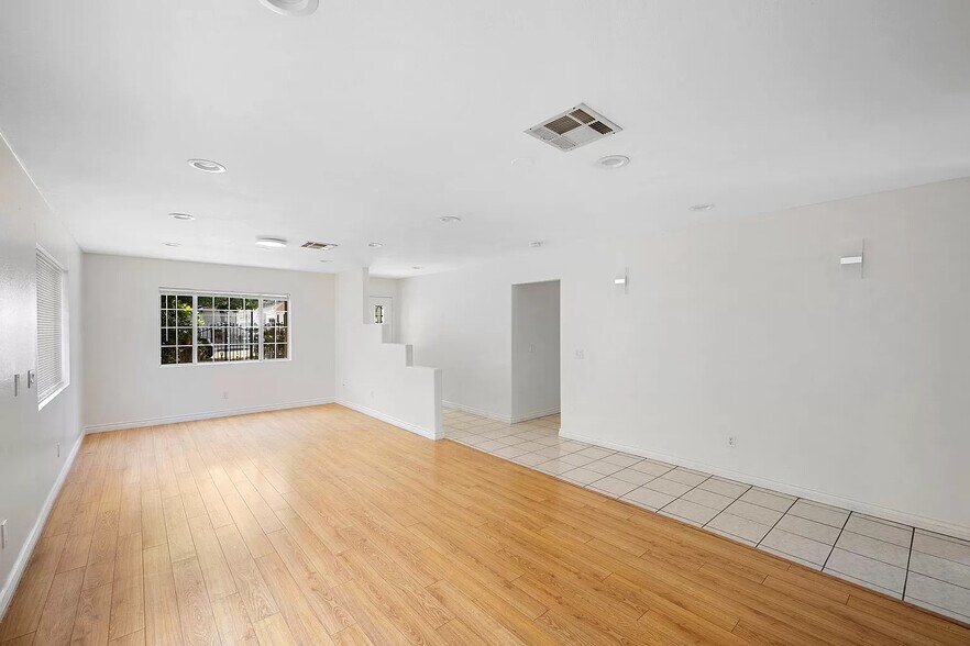 Building Photo - 14012 Sayre St