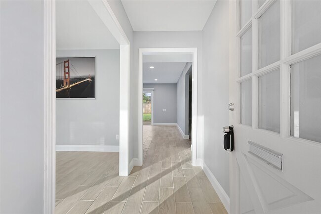 Building Photo - 7103 Lugary Dr