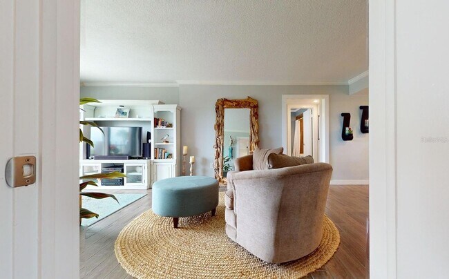 Building Photo - 1120 N Shore Dr NE