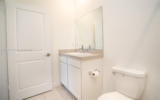 Building Photo - 1141 SW 6th Ct