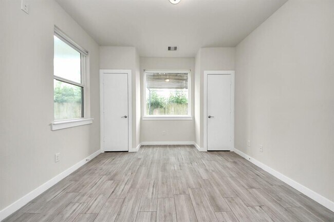Building Photo - 4228 Bellfort Ave