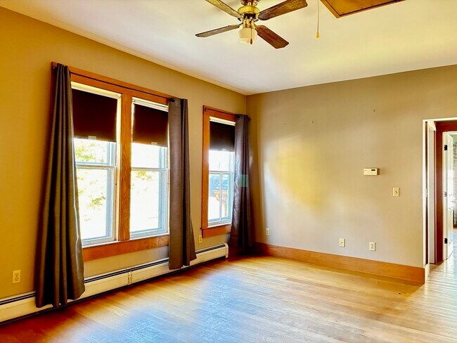 Building Photo - 527 Main St