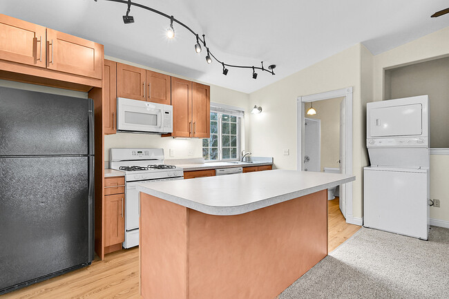 Building Photo - 50 Spruce Dr