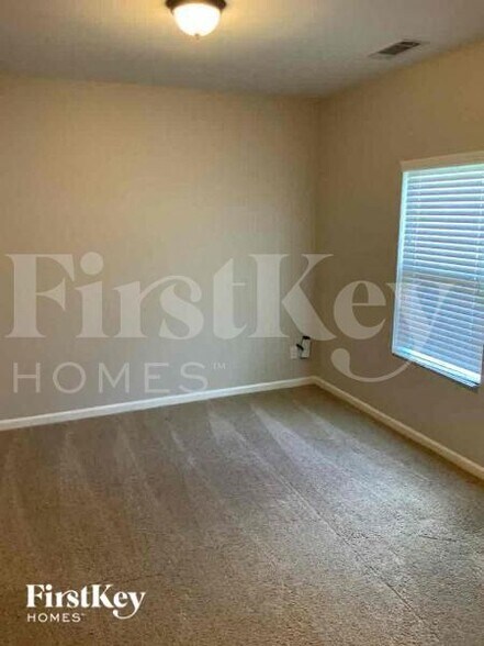 Building Photo - 4221 Weeping Willow Dr