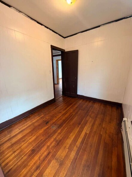 Building Photo - 385 Orange St