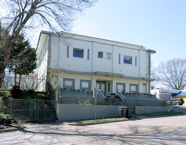 Primary Photo - 1312 W Clarendon Dr