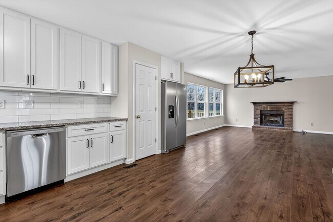 Building Photo - NEWLY RENOVATED HOME