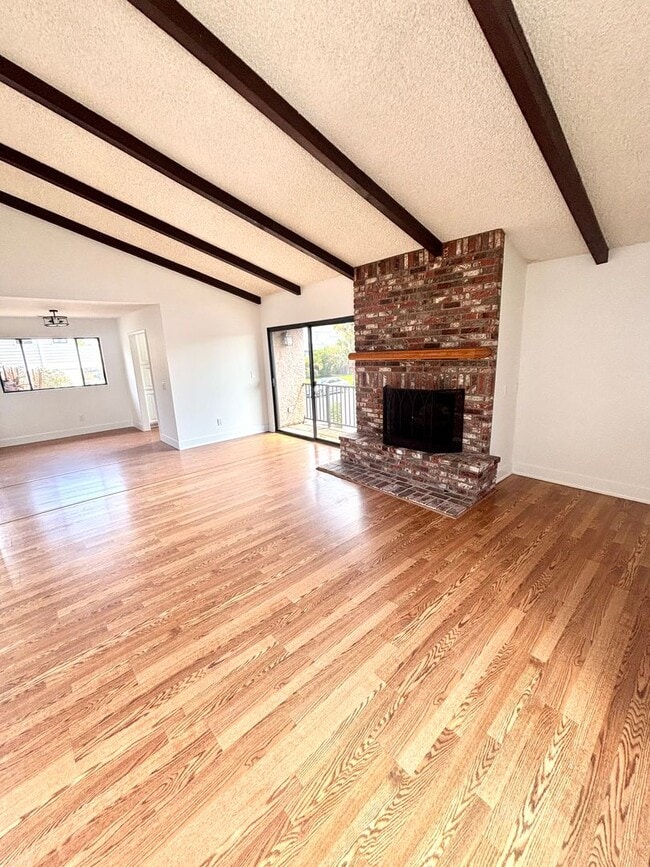 Building Photo - Spacious Private back house, W/D hookups, Garage, Walk-in closet