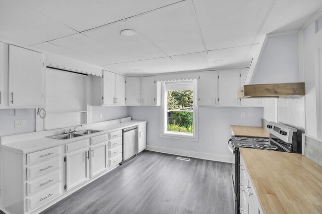 Building Photo - Updated 2-Bedroom Mill Home in Anderson, S...