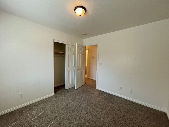 Building Photo - Great 3 bedroom Townhome Available Soon!