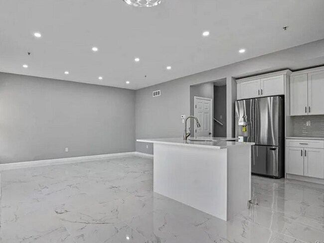 Building Photo - 54 Lower Ridge View Cir