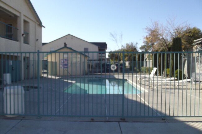 Building Photo - 5211 S Lindell Rd