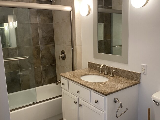 Building Photo - 1 S Astor St