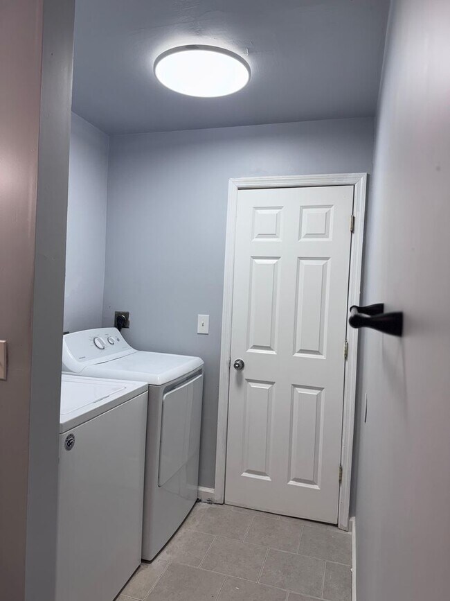 Building Photo - 85 Ward St