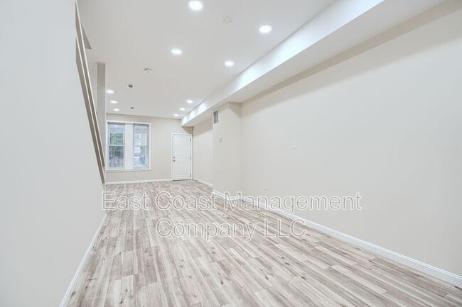 Building Photo - 3028 Chelsea Terrace