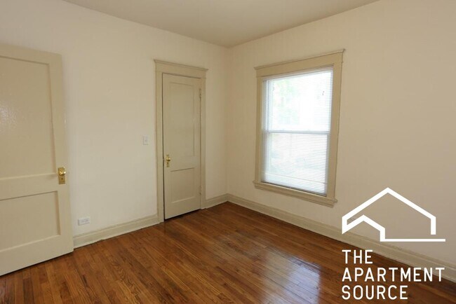 Building Photo - 4716 N Racine Ave