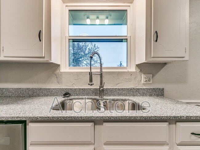 Building Photo - 401 NW 86th St