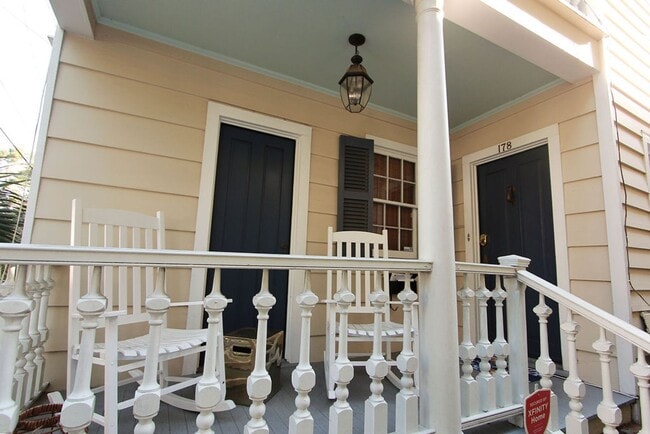 Primary Photo - Available 10/1. Beautiful 3 BR/2BA availab...