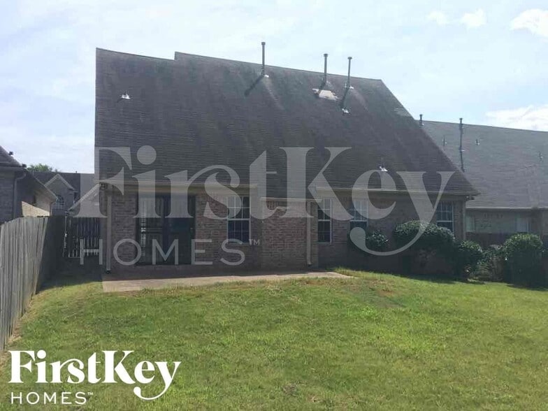 Building Photo - 6706 Einat Cove