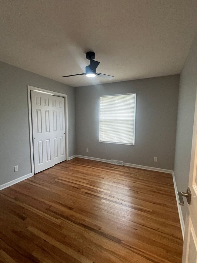 Building Photo - Four Bedroom For Rent!
