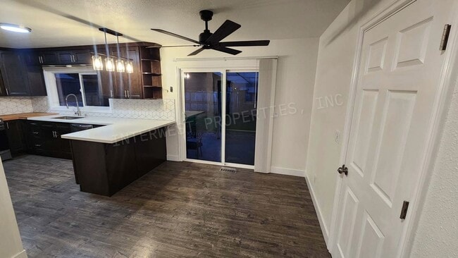 Building Photo - Remodeled 3 bedroom Ranch Style Milwaukie Home With SS Appliances, Fenced Backyard, Garage, & Ext...