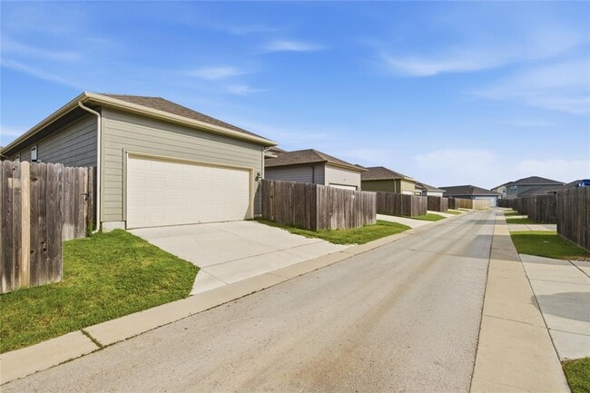 Building Photo - 126 Fairmeadow Downs Dr
