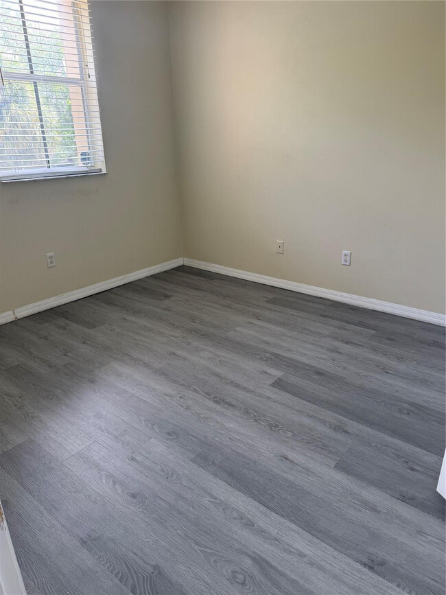 Building Photo - 4905 N Harbor Isles Dr