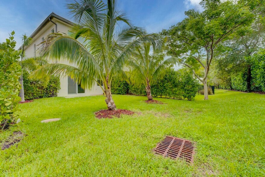 Building Photo - 9075 Kingsmoor Way