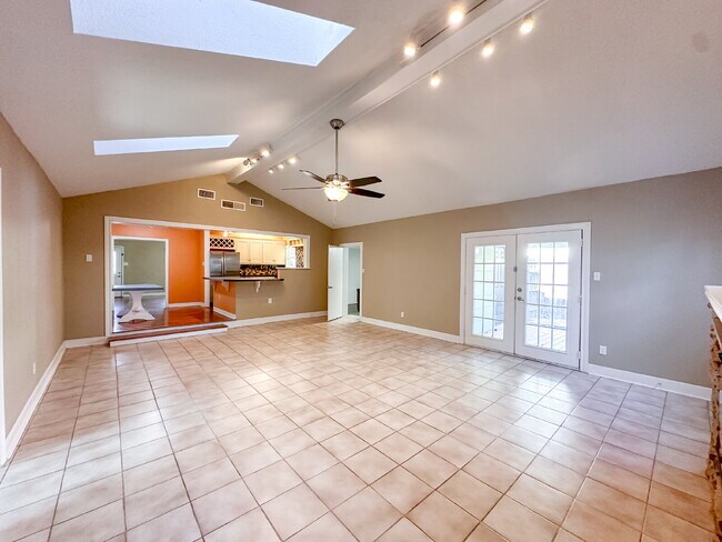 Building Photo - Large 3/2 in Tech Terrace