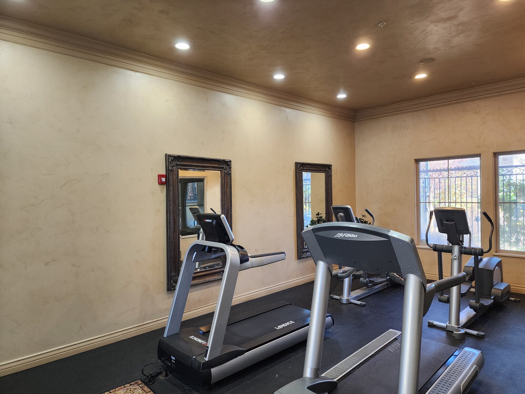 Building Photo - 1030 N 995 W