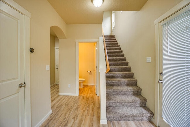 Building Photo - BEAUTIFUL THREE BEDROOM IN HAZEL DELL